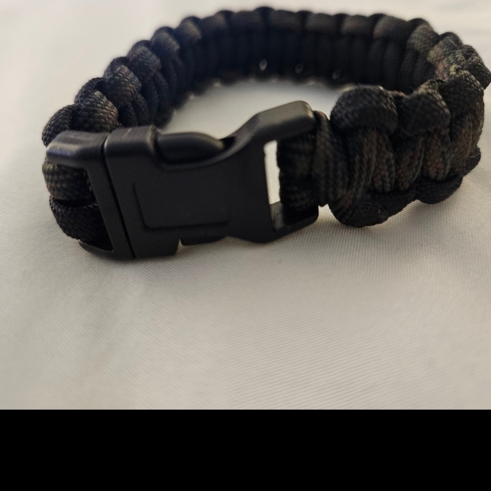Paracord Woodland Camo Size 8" Bracelet - Picture 2 of 3
